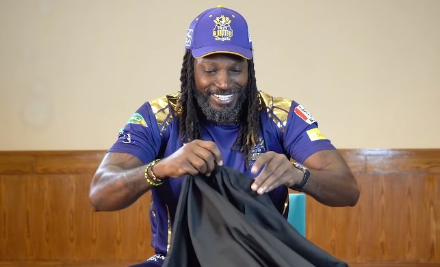 VIDEO: Chris Gayle ties a shalwar in two minutes