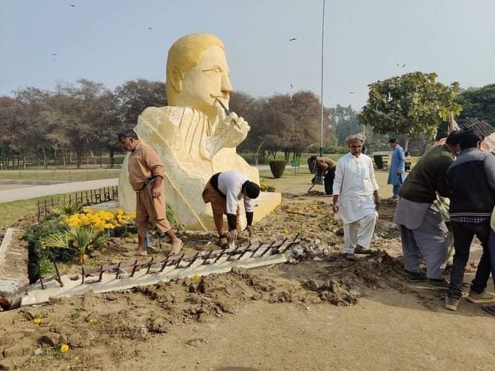 CM Punjab reportedly orders removal of Iqbal statue in Lahore park