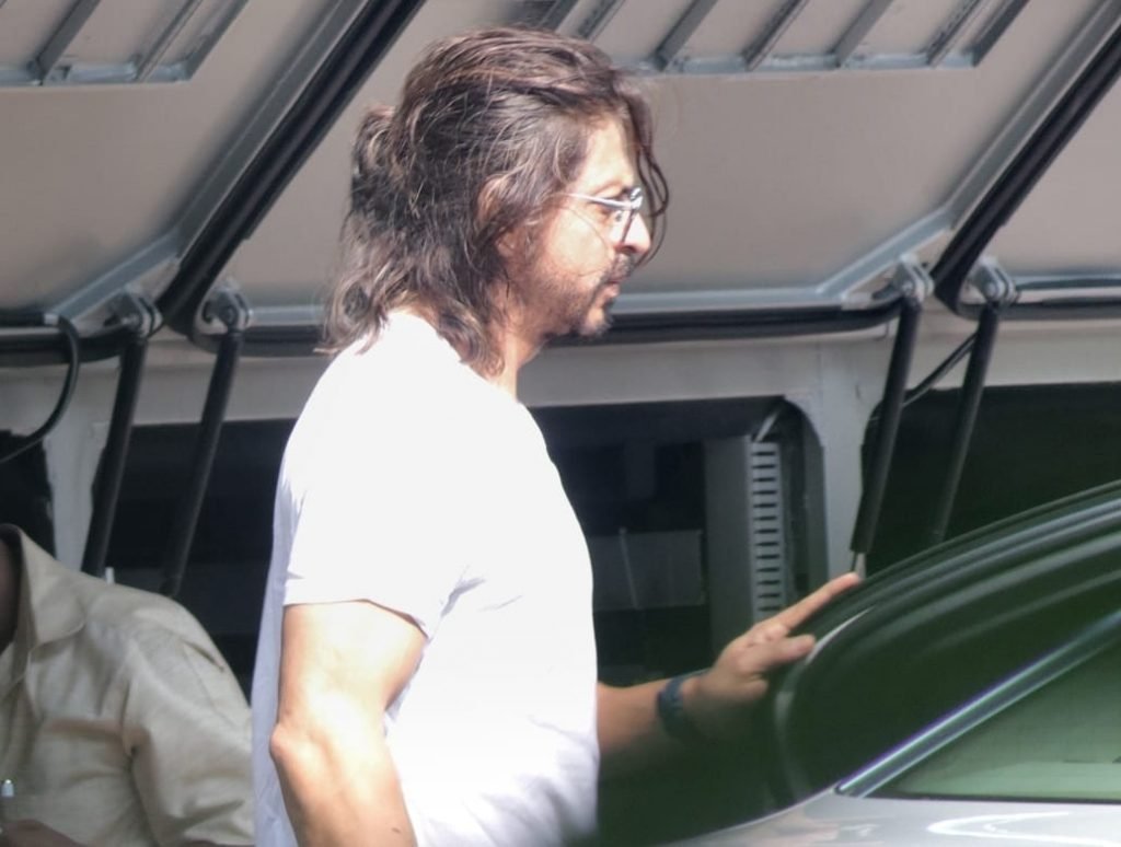 SRK reportedly gearing up to be the first Bollywood hero to perform stunt on Burj Khalifa