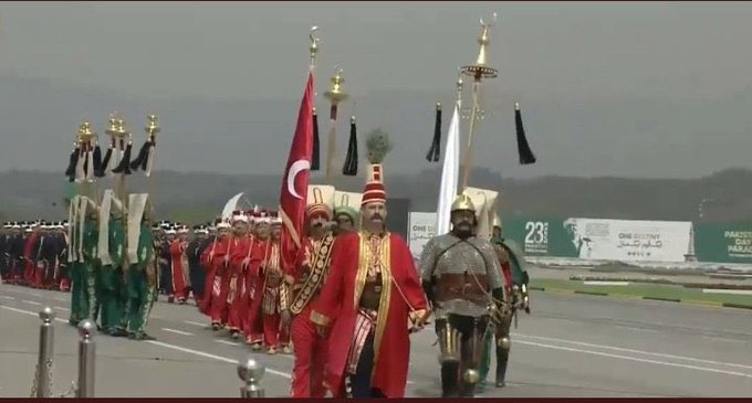 VIDEO: Turkish military band plays ‘Diriliş: Ertuğrul’s’ theme song at Pakistan Day celebrations