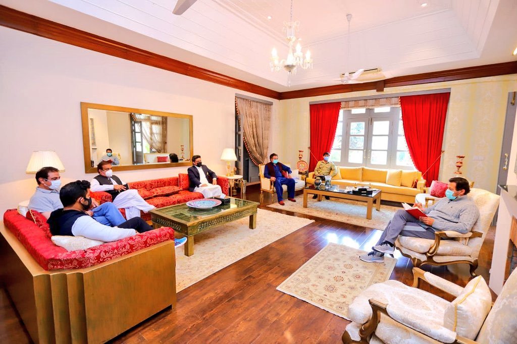 Irresponsible? COVID-infected PM Imran spotted in meeting ‘with media team’