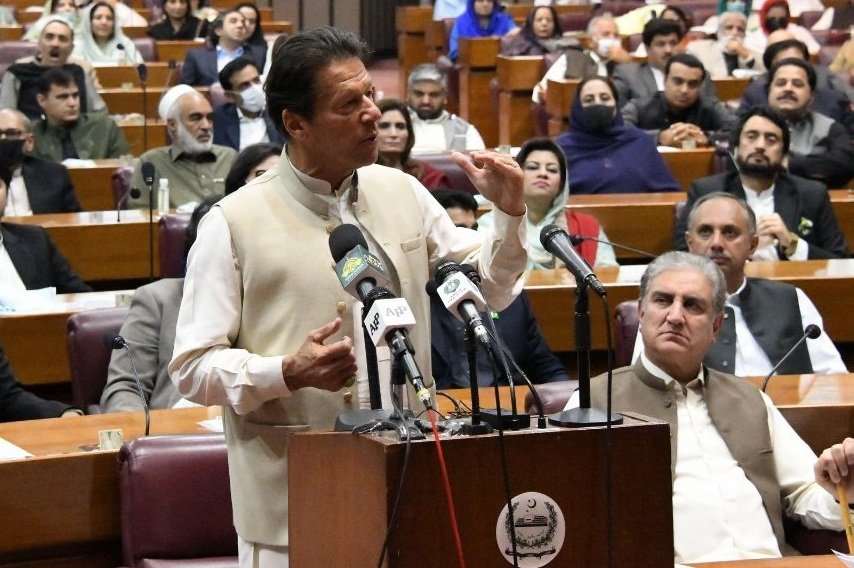 Imran wins crucial vote as parliamentarians express confidence