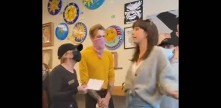 VIDEO: Waitress quits job on spot after customer refuses to wear mask