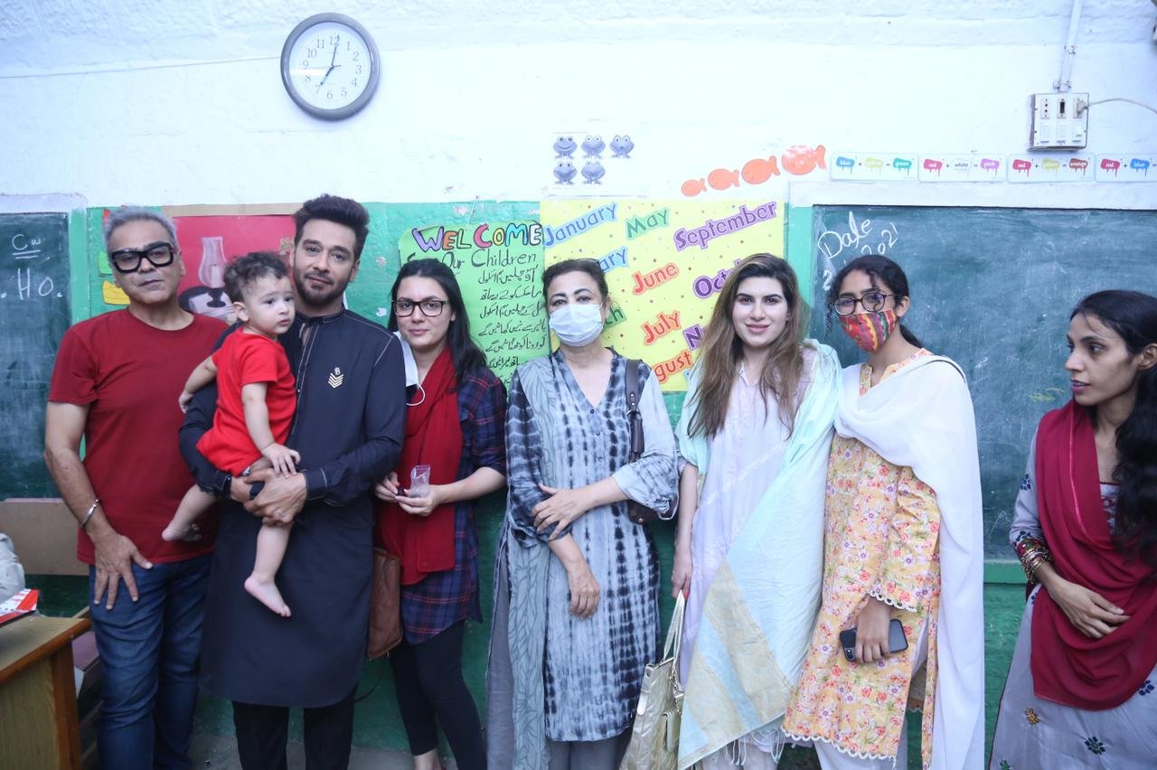 Faysal Quraishi spotted having Iftari with street children