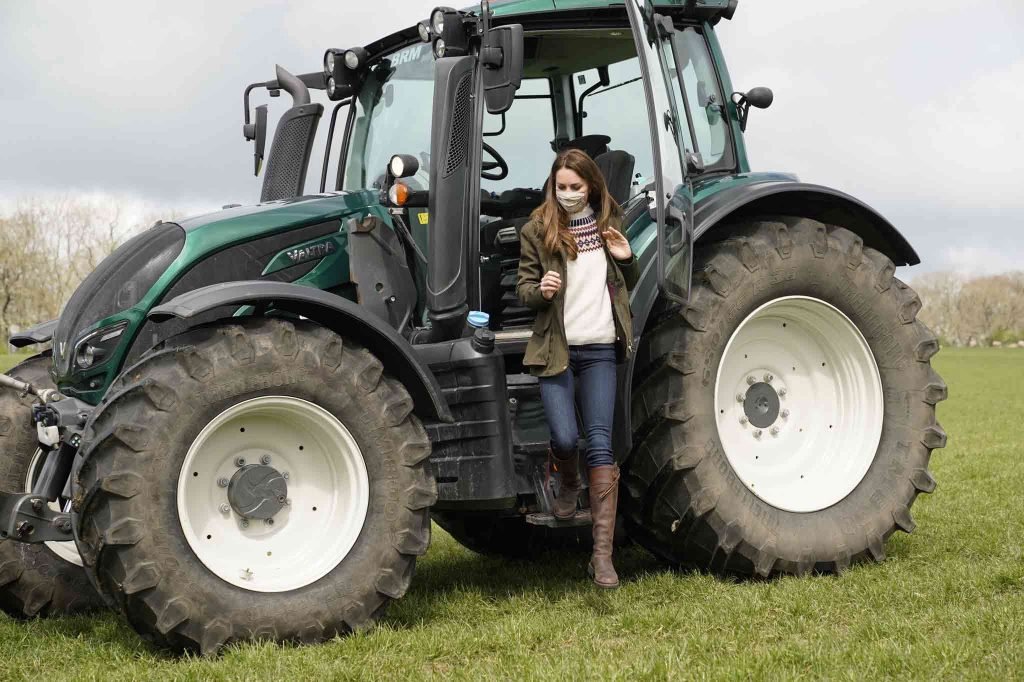 William, Kate play with sheep, drive tractors