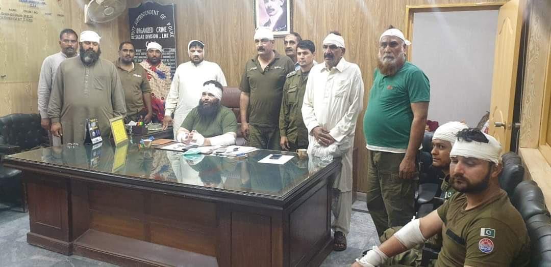 Policemen taken hostage by TLP released after successful talks with Punjab govt