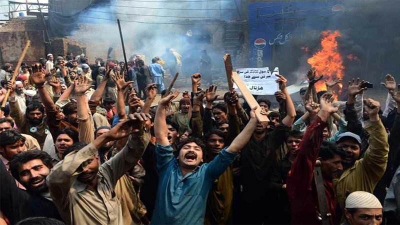 Cop among three killed, over 100 arrested as Labbaik protesters resort to violence