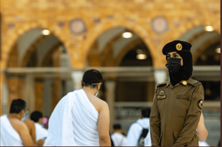 In a first, Saudi Arabia appoints women security guards at Grand Mosque
