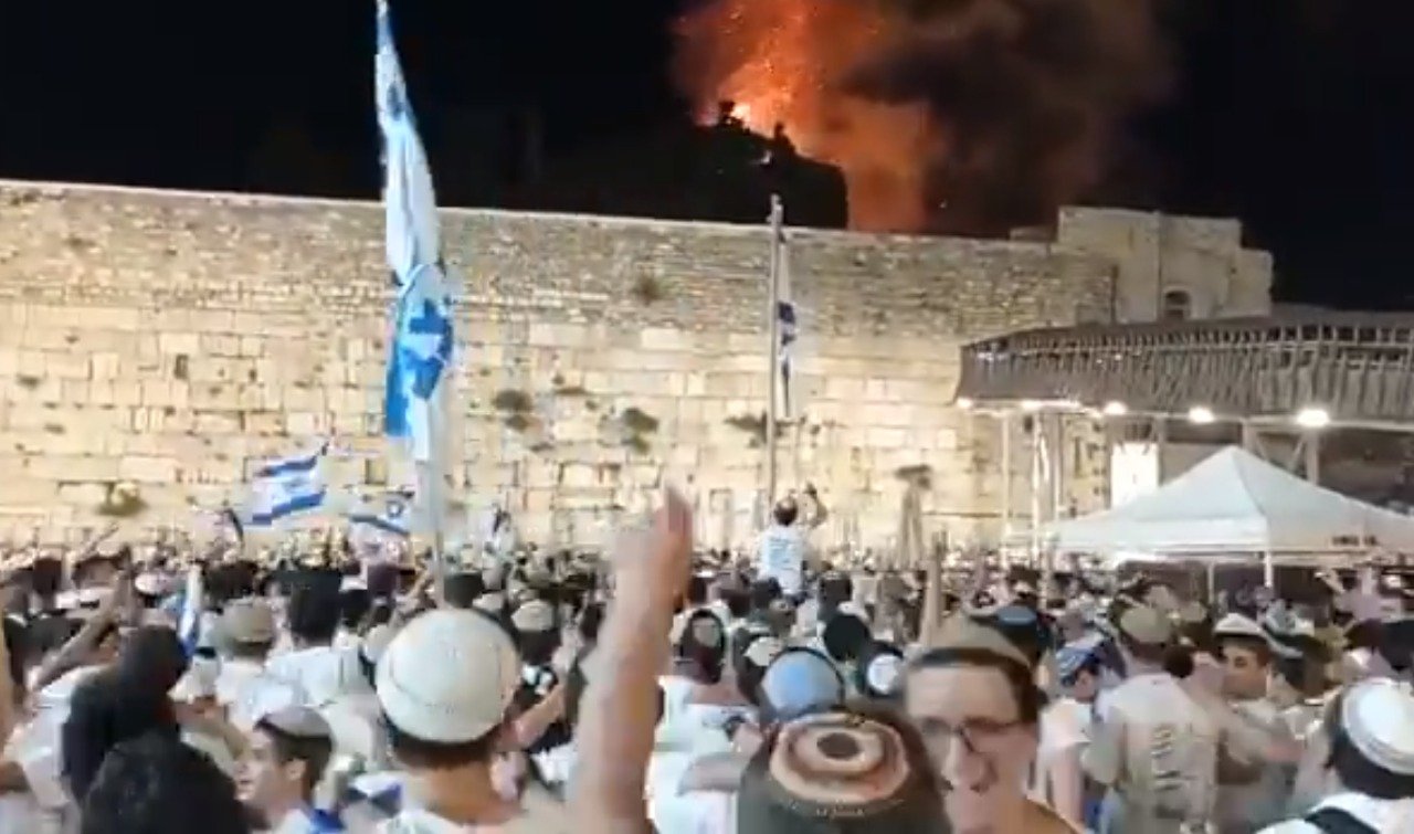 Israelis dance as third holiest mosque attacked