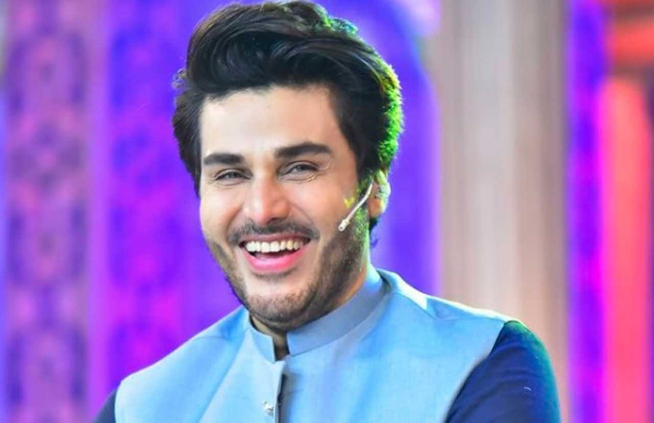 VIDEO: Ahsan Khan’s mother surprises him during Ramzan show