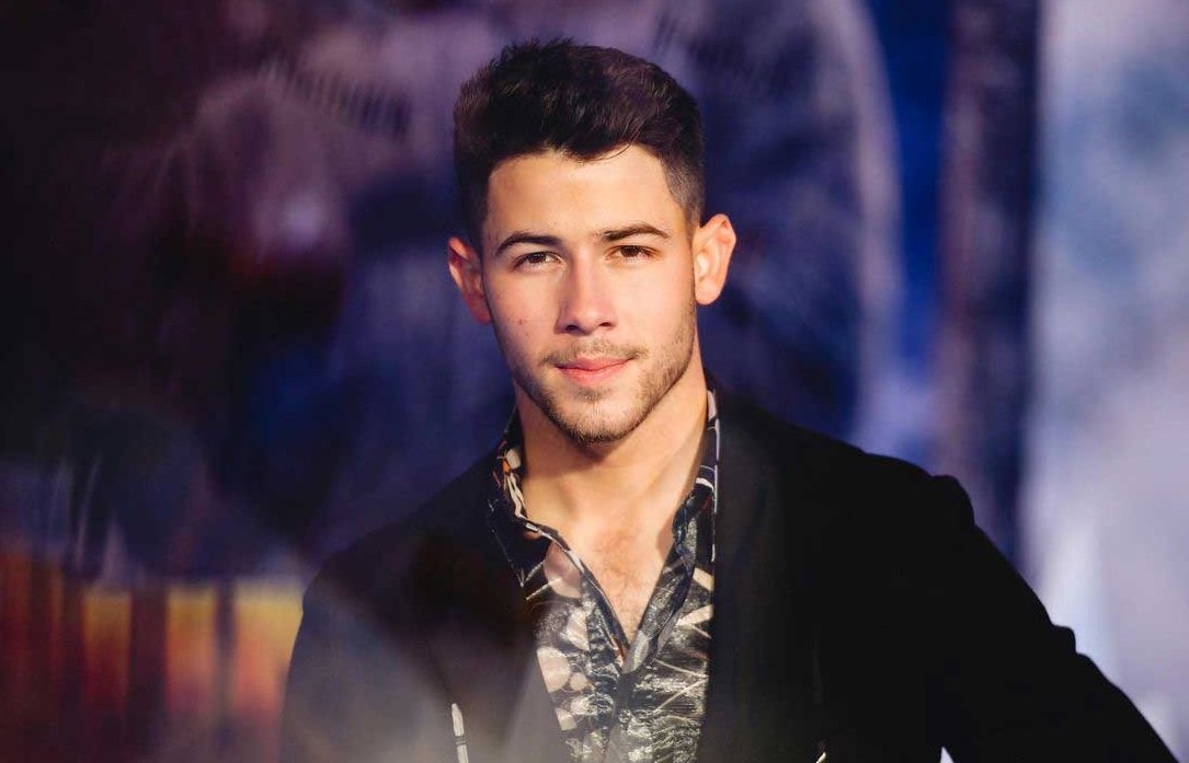 Nick Jonas cracks rib in bike accident
