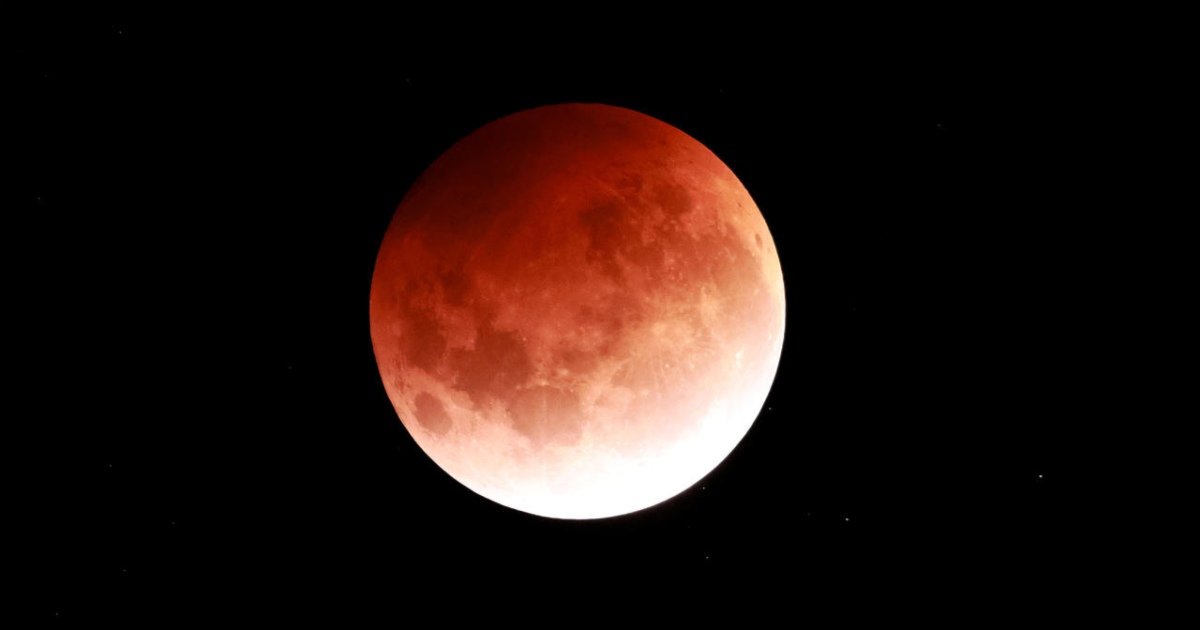 13 mesmerising photos of the Super Flower Blood Moon