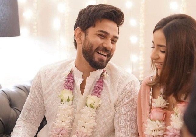 Saboor Aly announces ‘baat pakki’ with Ali Ansari