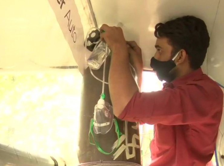 Indian man turns rickshaw into oxygen-equipped ambulance, serves people for free