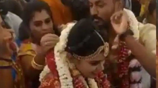 Indian couple gets married on plane to avoid COVID restrictions