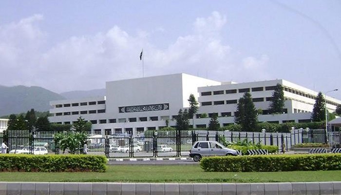 DG ISI to brief lawmakers on Kashmir, Afghanistan, and security challenges
