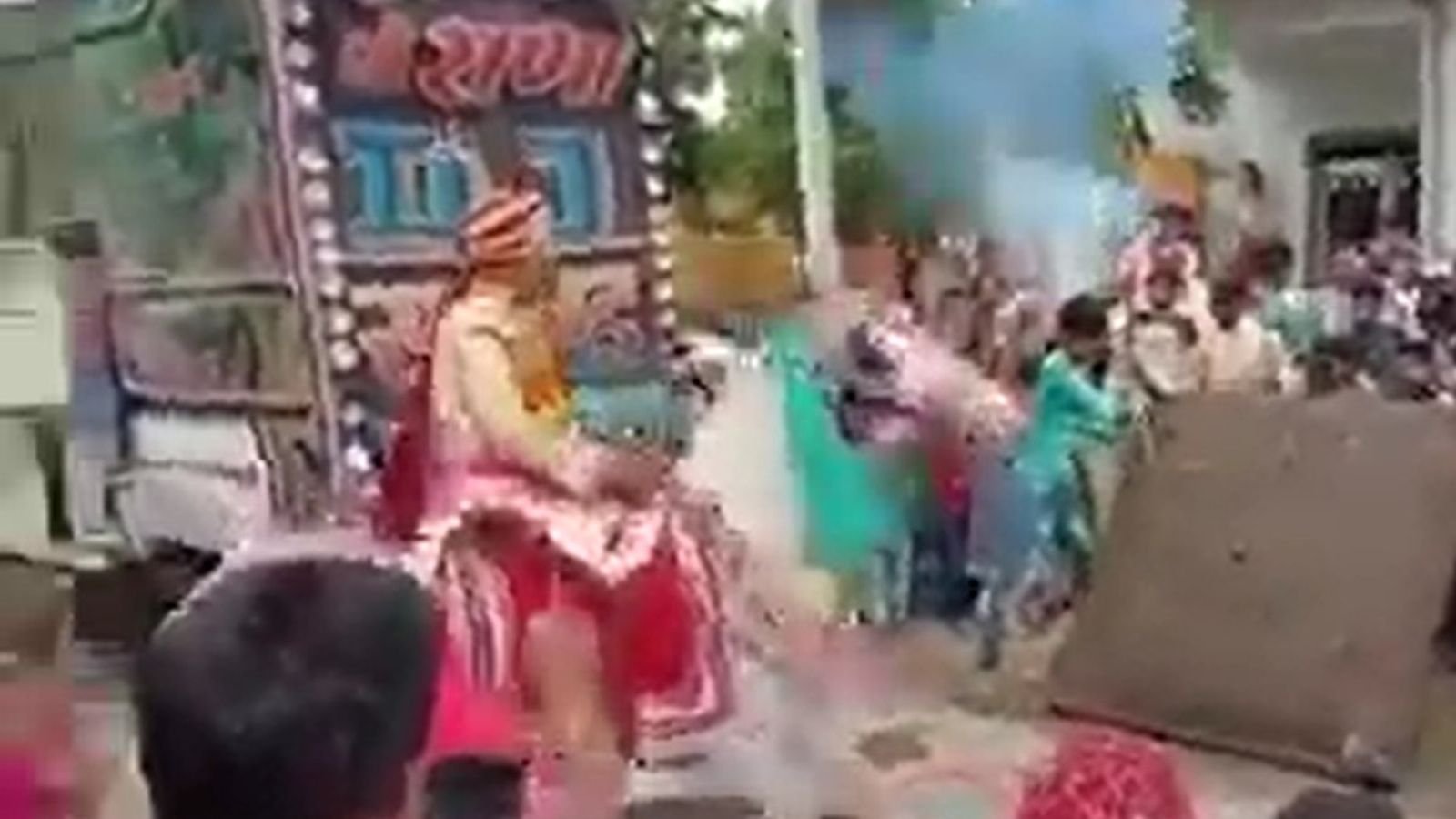 VIDEO: Wedding horse runs away with groom