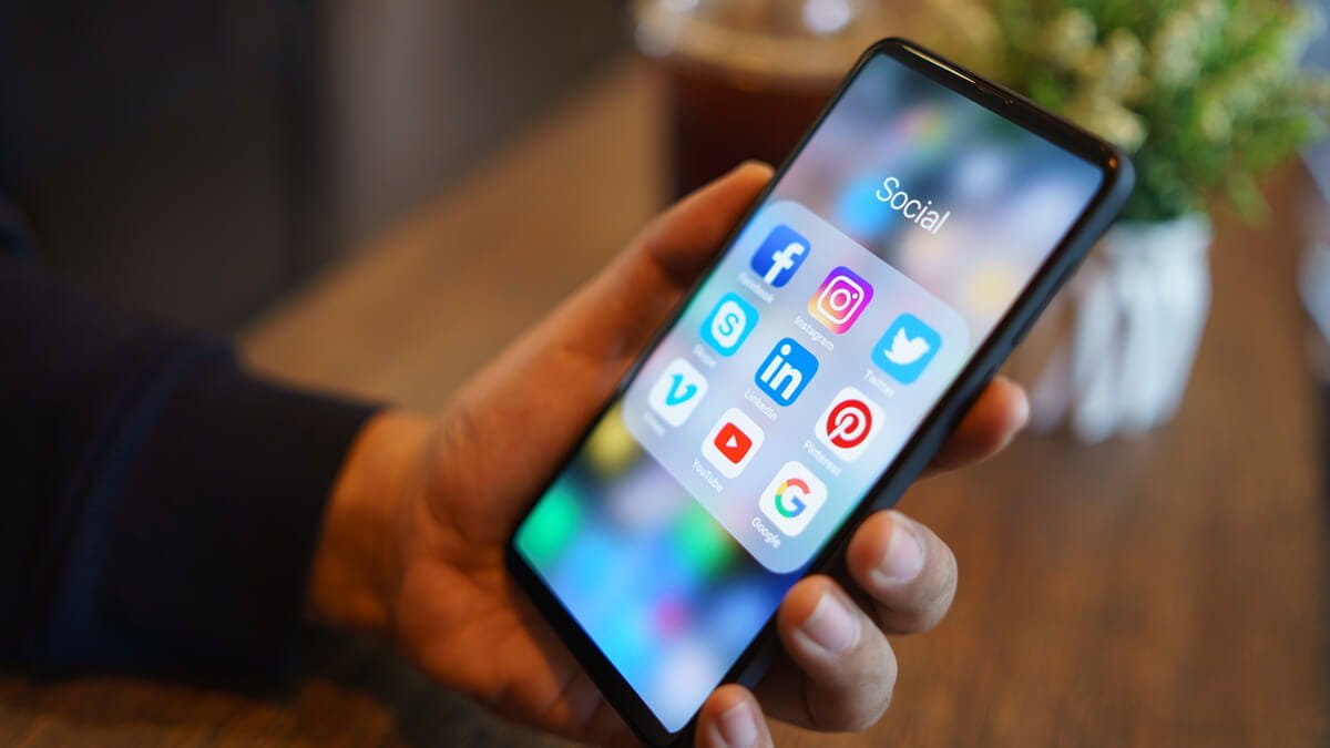 Govt employees forbidden to use social media platforms