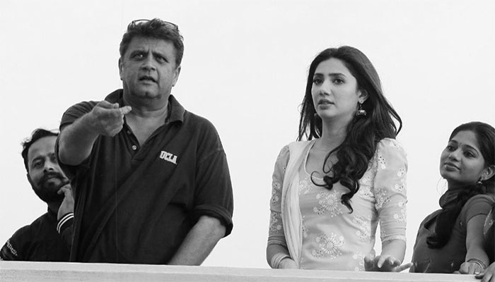 Mahira Khan learns how to fly kites from Rahul Dholakia: see viral photo