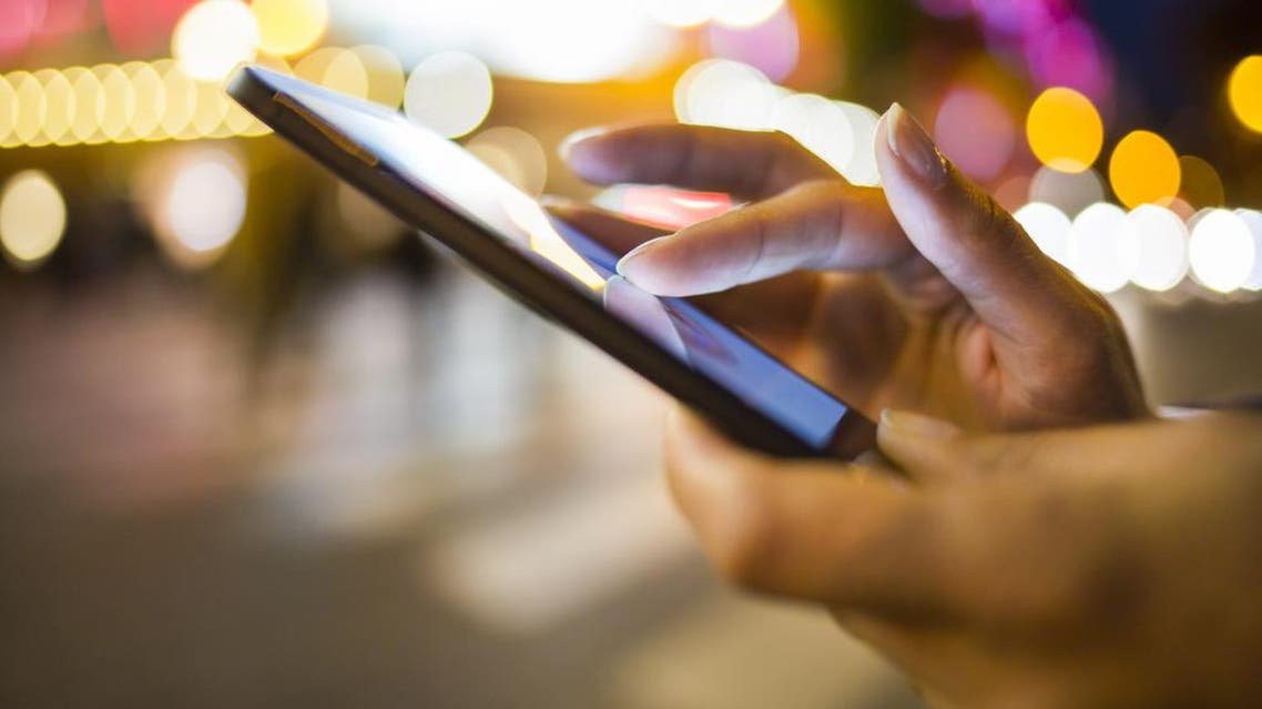 Girl kills boyfriend after hitting with smartphone