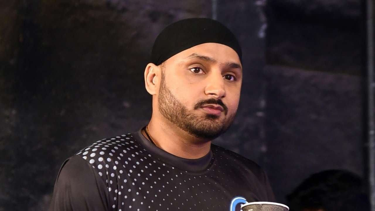 Twitter calls out Harbhajan Singh for abusing Pakistani woman journalist
