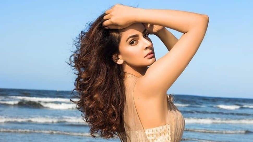 Five pictures that prove 'Hindi Medium' actress Saba Qamar is a stunner |  News | Zee News