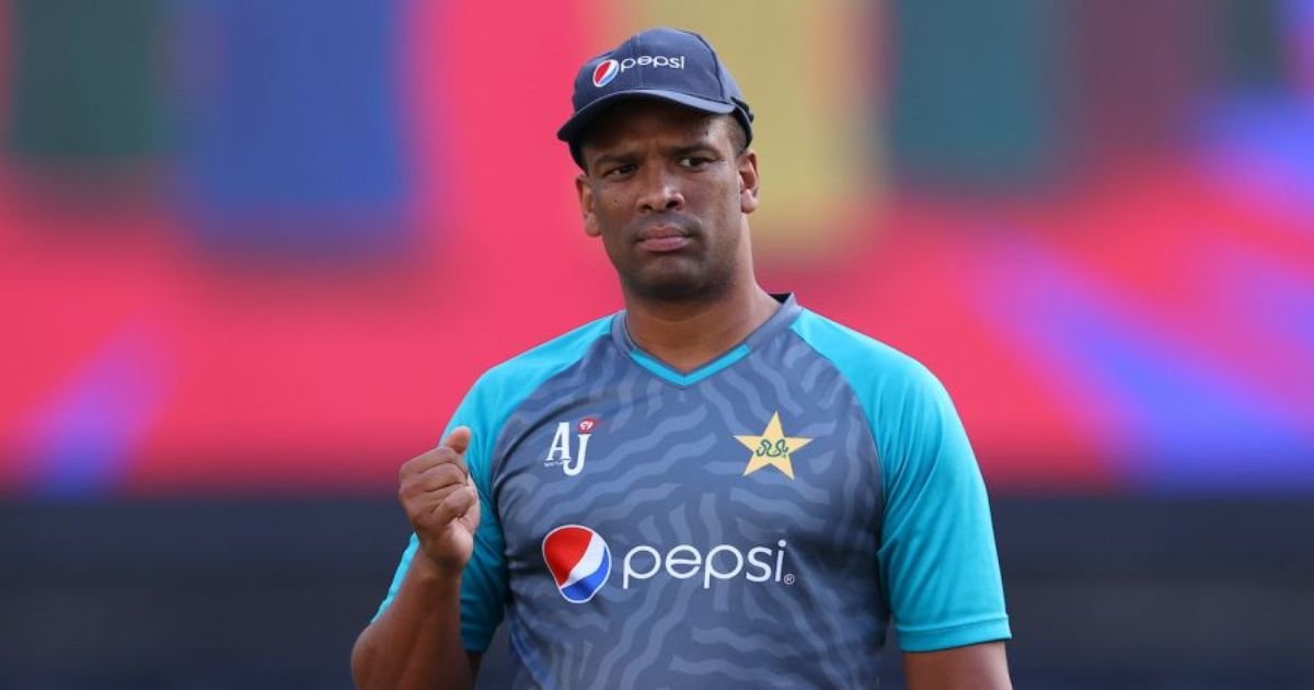 Pakistan’s bowling consultant Philander to leave amid Omicron fears