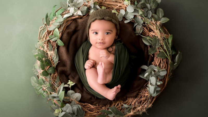 Iqra Aziz, Yasir Hussain reveal son Kabir’s face and candid moments, Minal and Ayesha adore