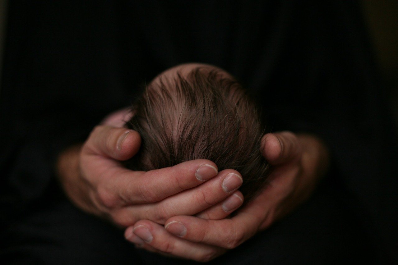 Man kills newborn, injures wife trying to deliver baby at home with YouTube videos