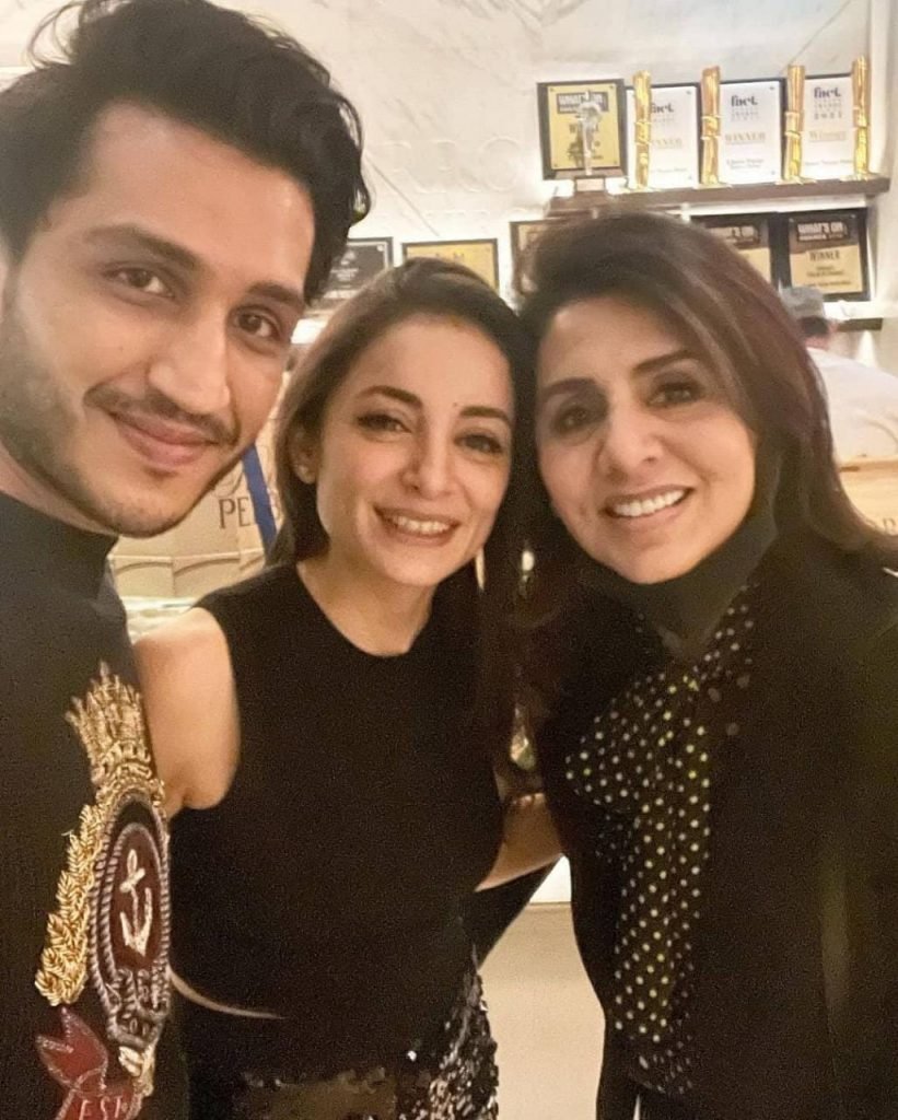 Sarwat Gillani hangs out with Bollywood veteran Neetu Kapoor in Dubai