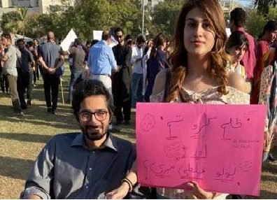 Saba, Mawra, Shoaib and other celebrities pen Merry Christmas wishes to fans who are celebrating