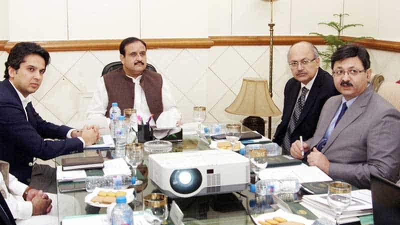 CM Buzdar ‘imitates’ Shehbaz Sharif, pays surprise visit to own office