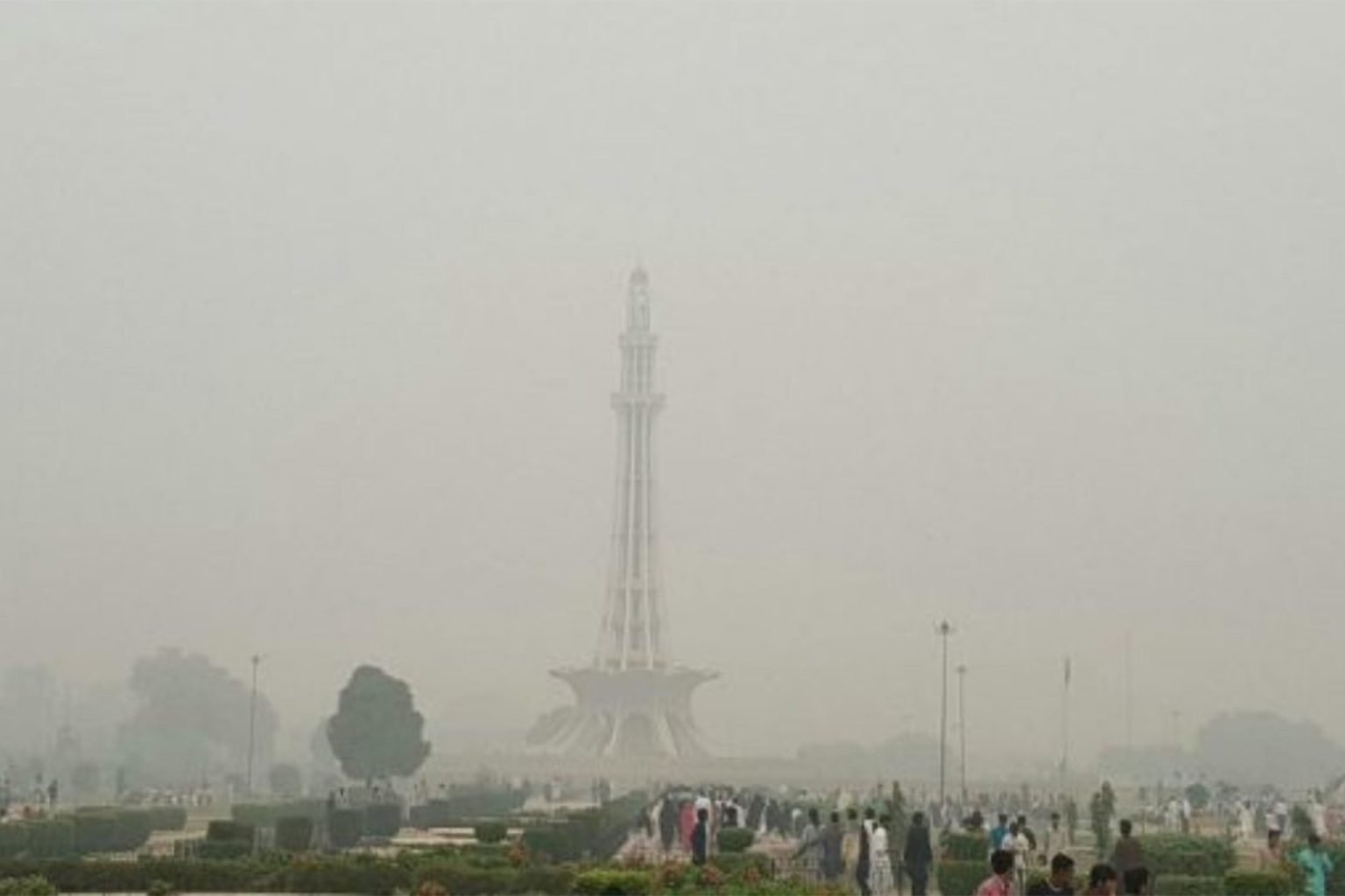Lahore’s air quality reaches 981, normal air quality should be below 50