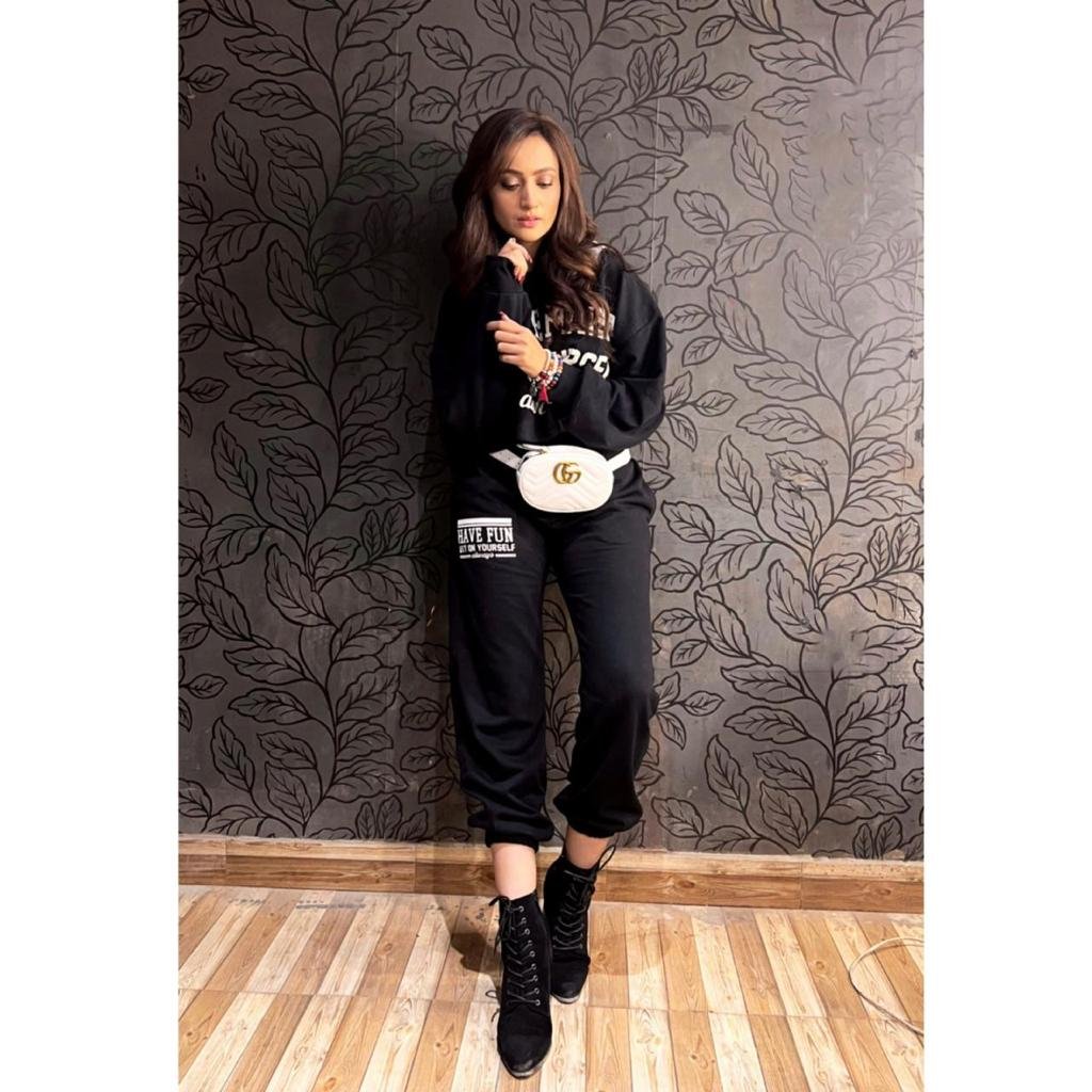 Zarnish Khan records a fun video for husband, wraps a TVC with Faysal Qureshi