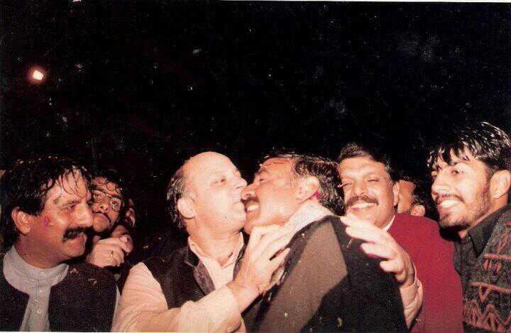 Hand protecting Imran Khan can be on Opposition’s neck but never in their support, says Sheikh Rasheed