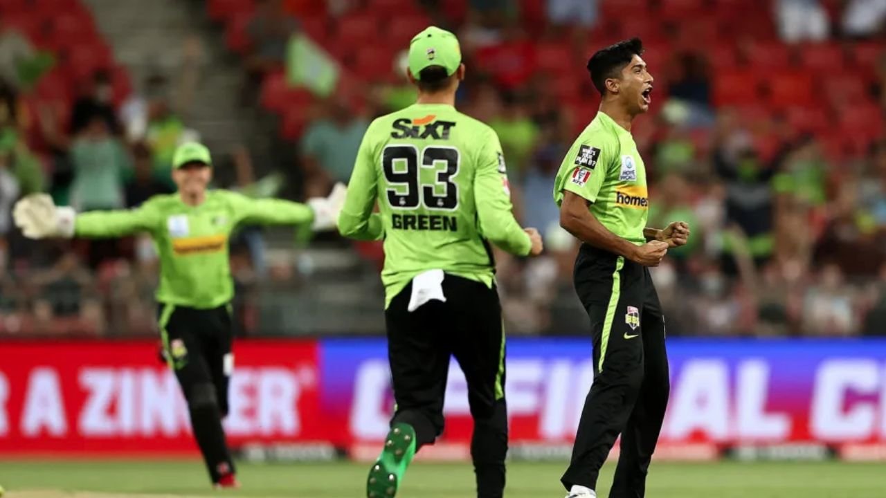 VIDEO: Wow triple wicket maiden in Mohammad Hasnain’s first over in BBL