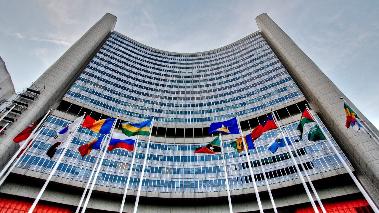 World powers unanimously declare nuclear war unwinnable