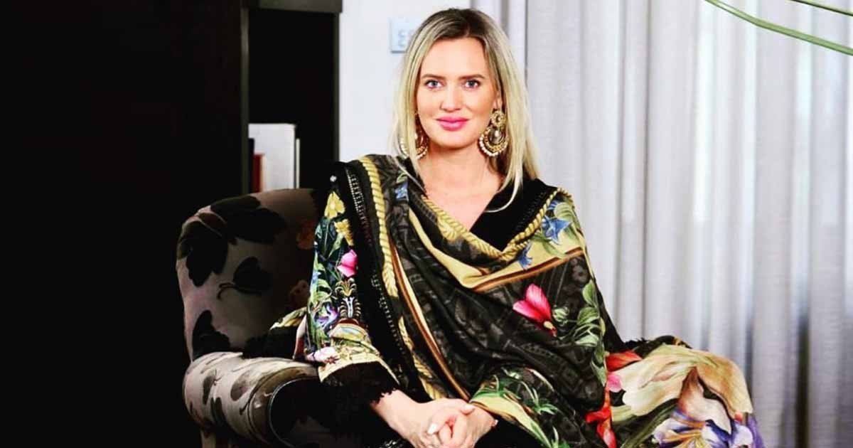 Shaniera Akram bursts into tears after listening  ‘Tu Jhoom’