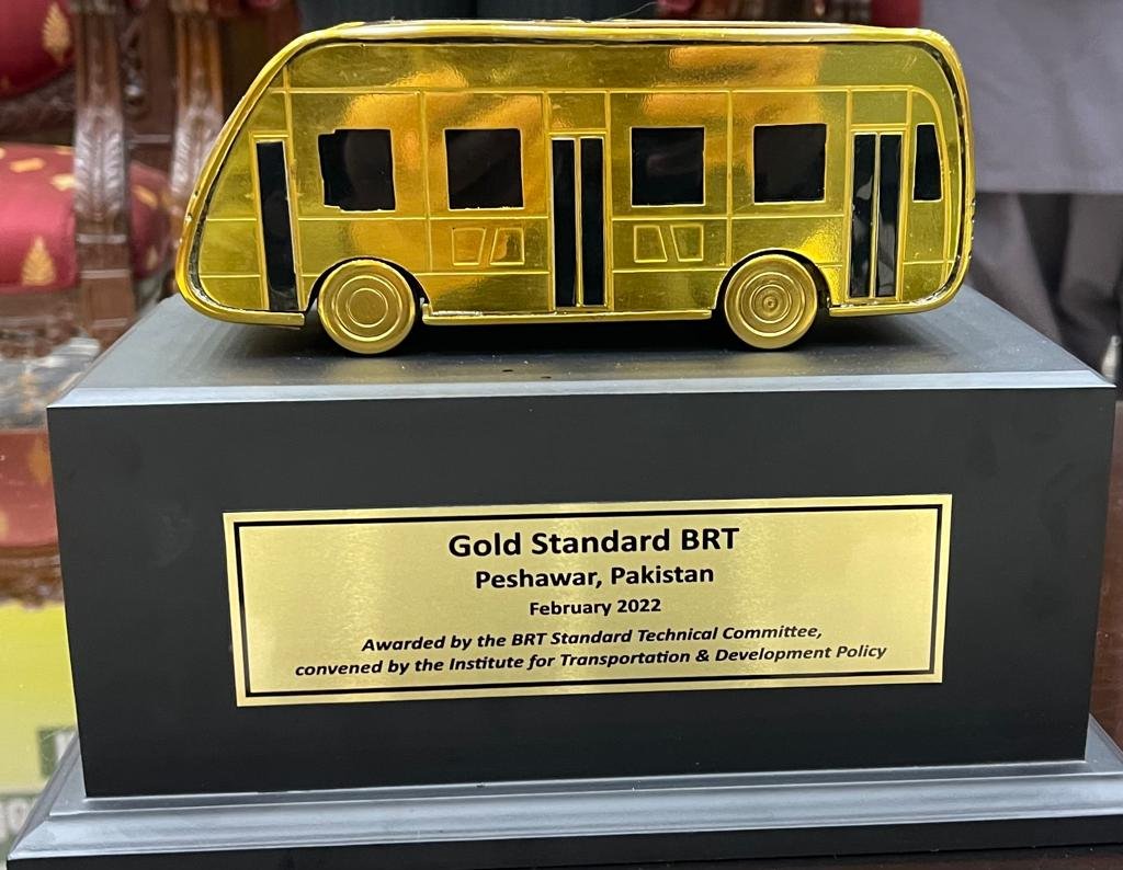 Peshawar BRT wins Gold Standard, Asad Umar congratulates Khattak, CM KP