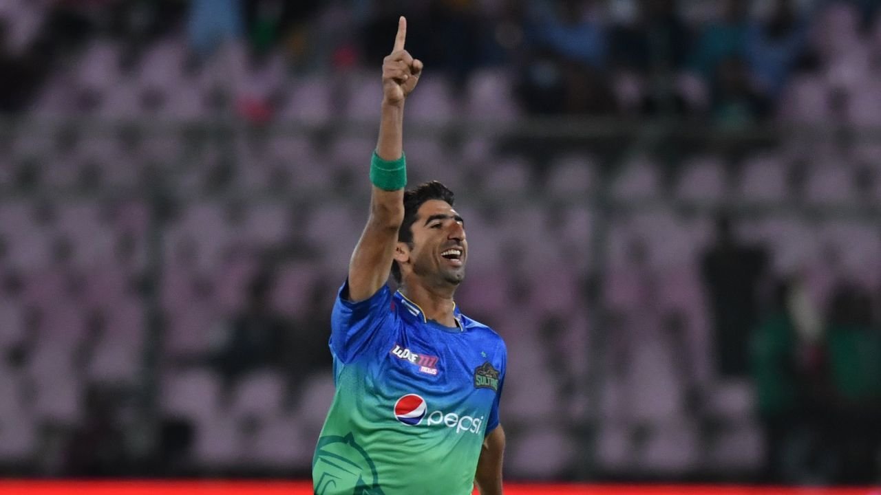 Video: Shahnawaz Dahani seen cleaning chairs at Gaddafi Stadium