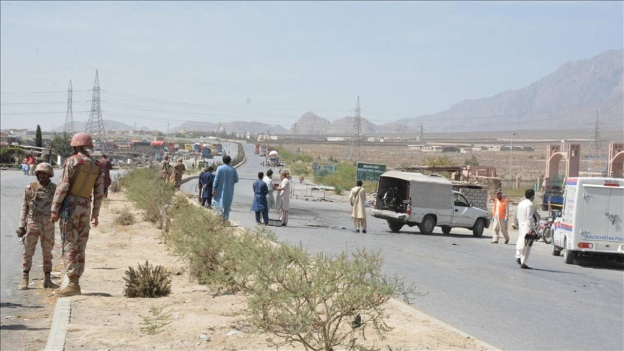 Quetta bomb blast: two FC personnel injured