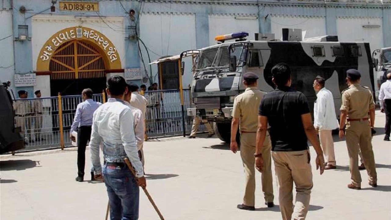 Indian court sentences 38 Muslims to death for 2008 bomb blasts