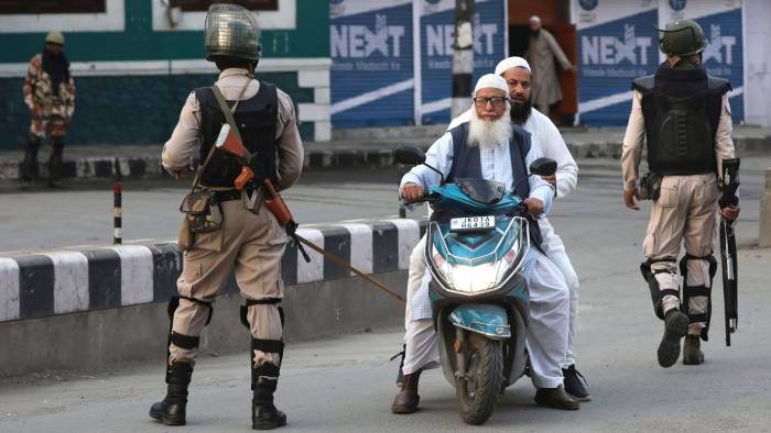 PM Khan and others show support for Kashmir issue on Kashmir Solidarity Day