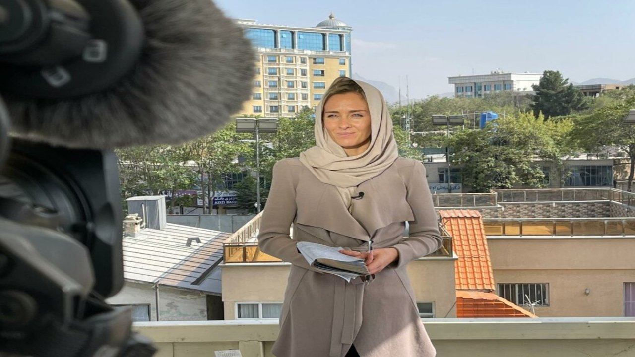 New Zealand allows pregnant journalist to return home