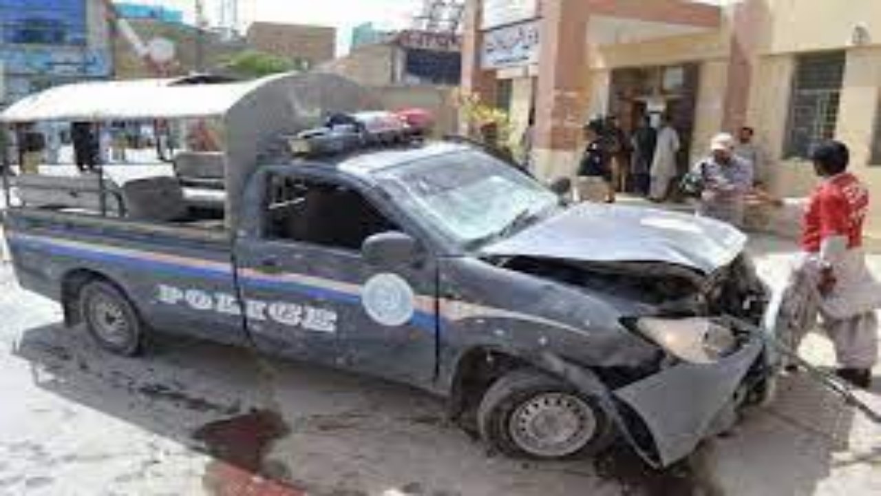 Bomb blast targets police van, three officers injured