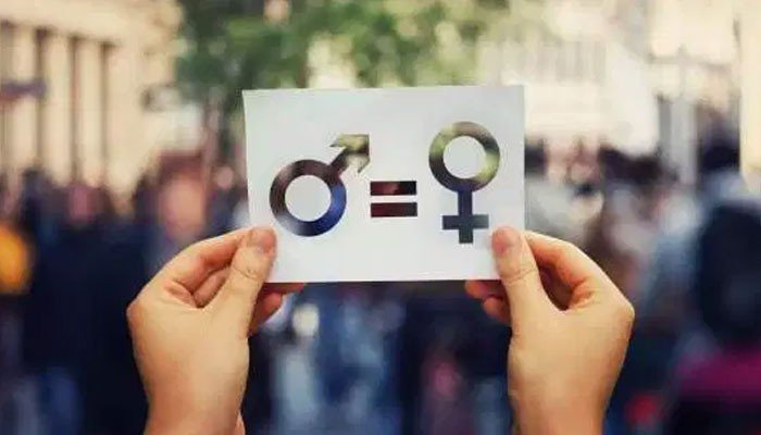 Annual report reveals only 22% women in Pakistan are social media users: PTA