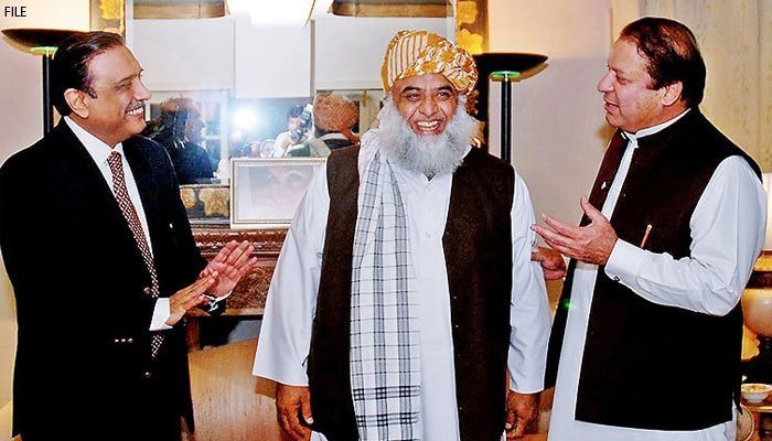 Nawaz Sharif gives green signal to kick out PM Khan, PPP agrees to early elections