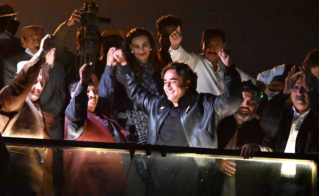 Step down in five days, Bilawal warns Khan