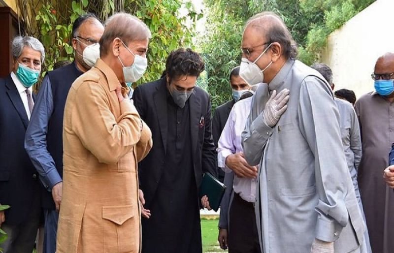 ‘Shareef admi ko laayein’: Zardari hints at Shehbaz Sharif becoming new prime minister