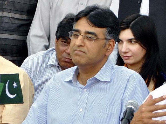 PML-N’s Ahsan Iqbal invites PTI’s Asad Umar to ‘farewell dinner’